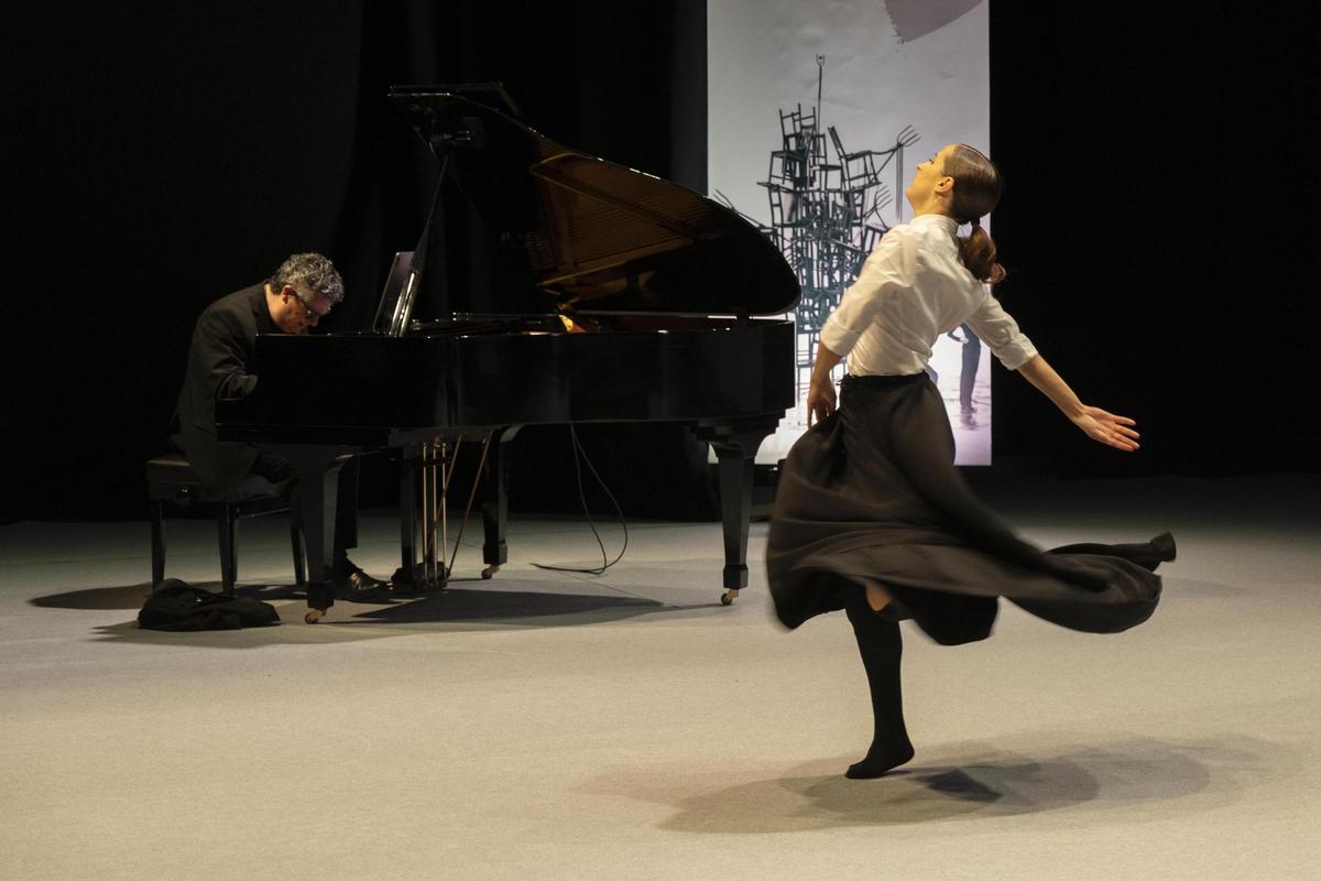 Todas las fotos: Marcos Morau recibe la Medalla de Oro de Ontinyent