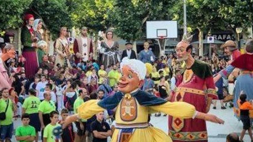 Onze colles d&#039;arreu es reuneixen a Solsona en la 10a Trobada Gegantera