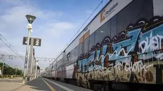Detenen nou persones per danys amb grafits en trens per valor de 229.000 euros, que havien actuat a Sant Vicenç de Castellet i Martorell