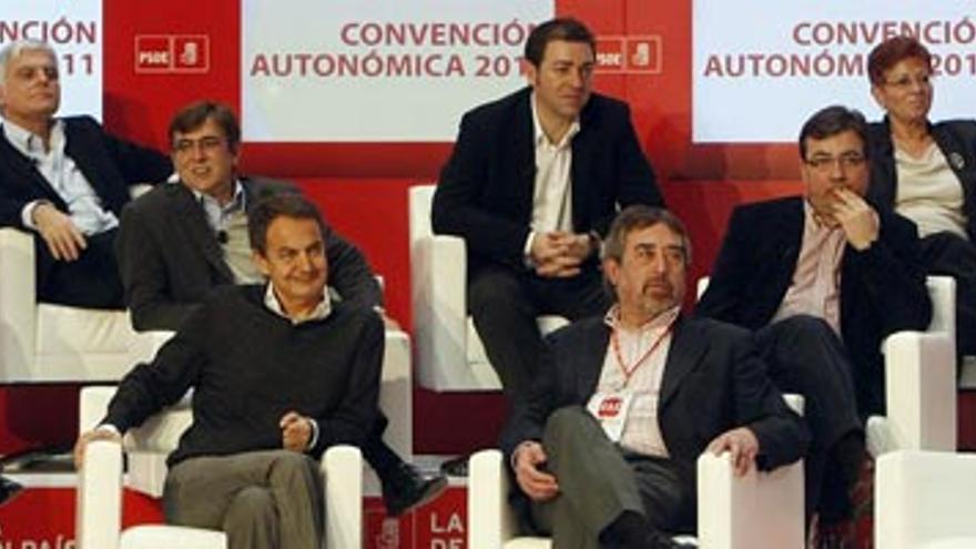 Zapatero regaña al PSOE y reclama acabar con el debate sucesorio