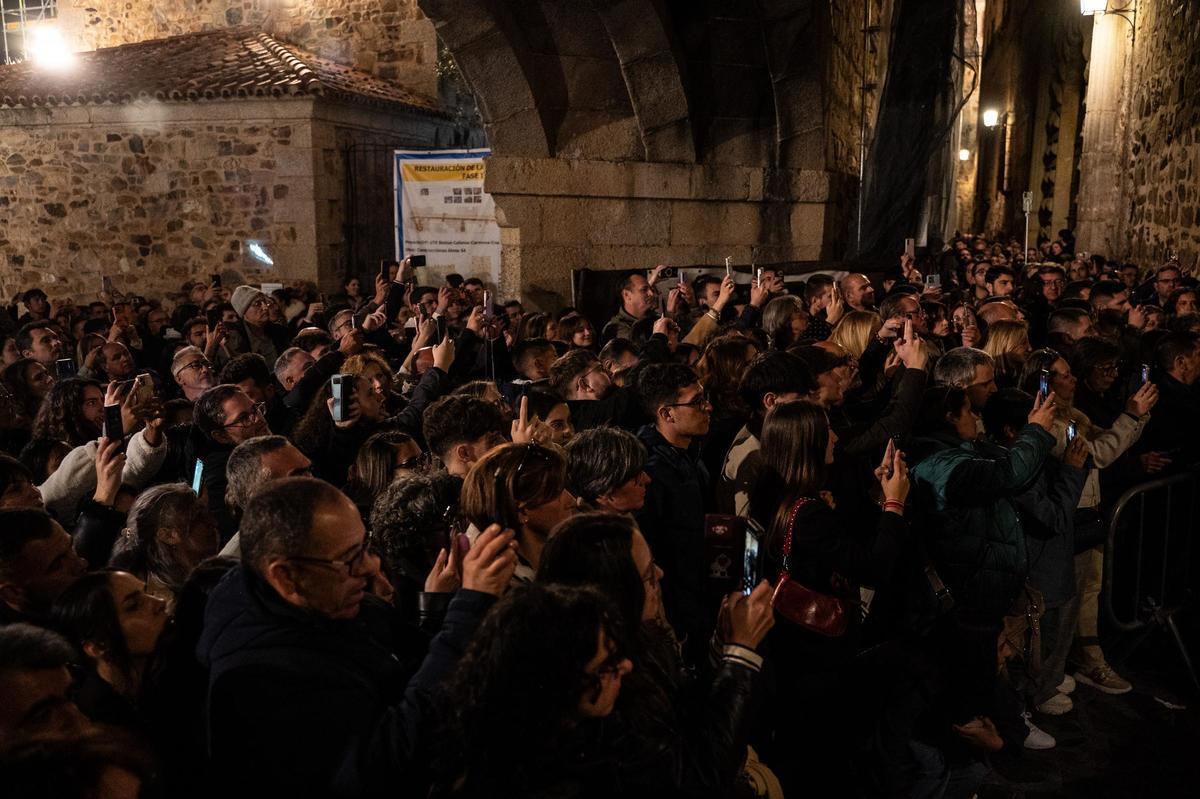 El Cristo Negro: la procesión cacereña que sale a medianoche y que atrae a miles de personas cada Miércoles Santo