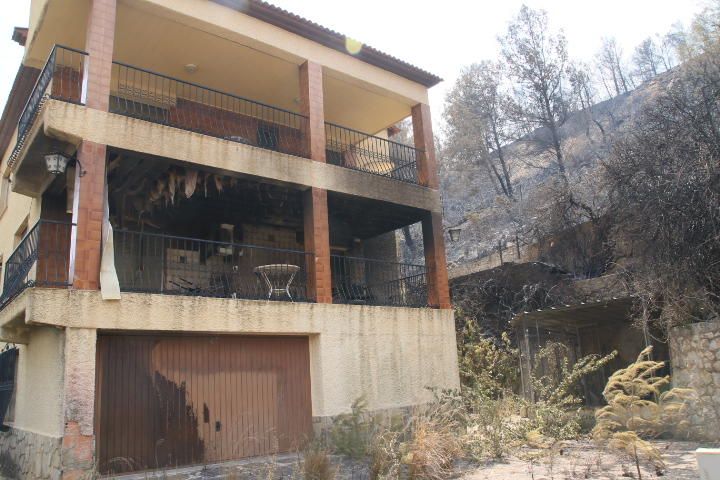 Incendio forestal entre Pinet, La drova y Marxuquera