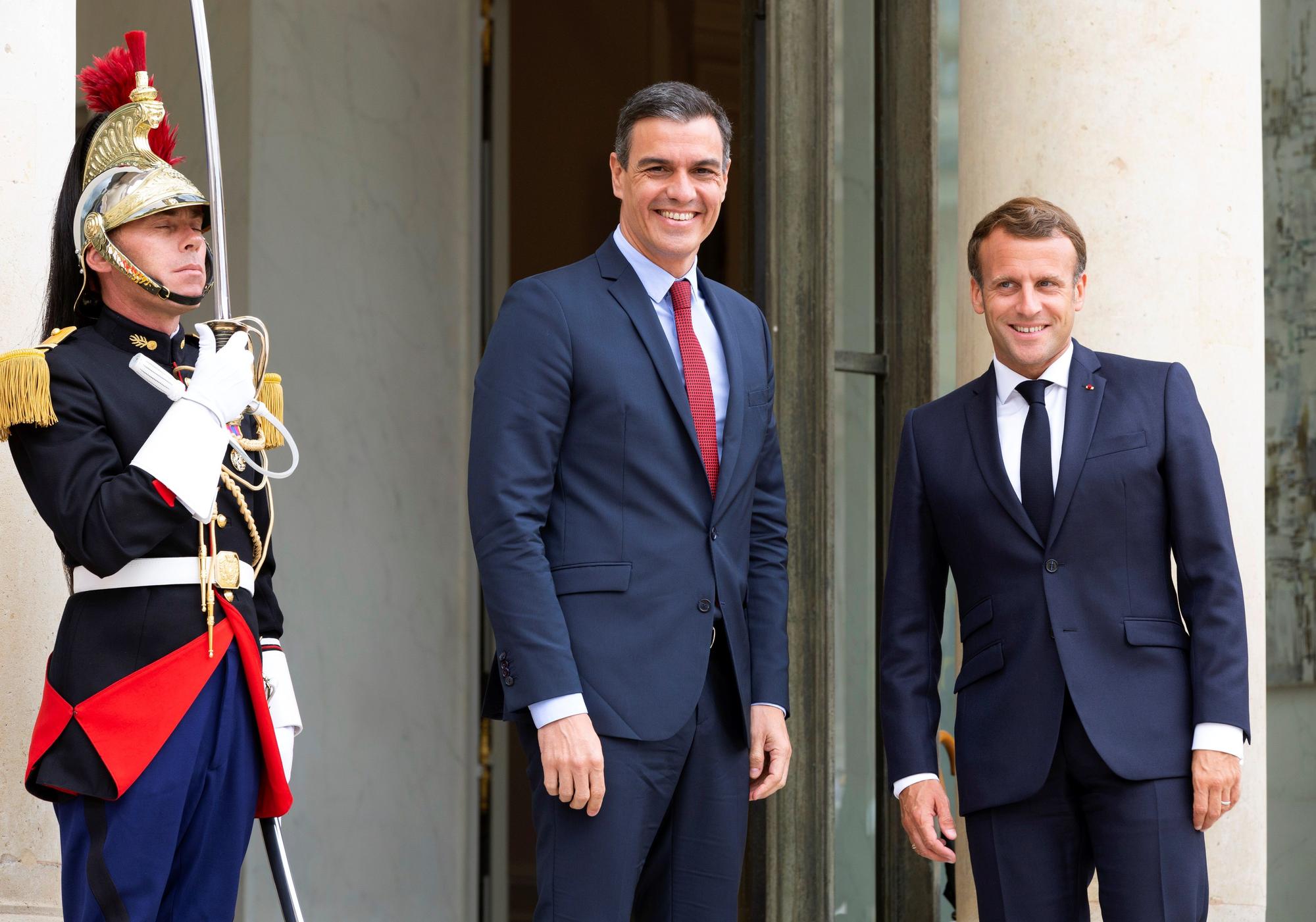 El presidente del Gobierno, Pedro Sánchez y el presidente de Francia, Emmanuel Macron