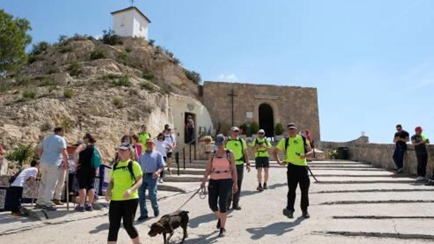 Momentos de la romería de San Pascual durante el día de ayer, en una festividad que finaliza este domingo con el traslado de la imagen a la ermita a las siete de la tarde.