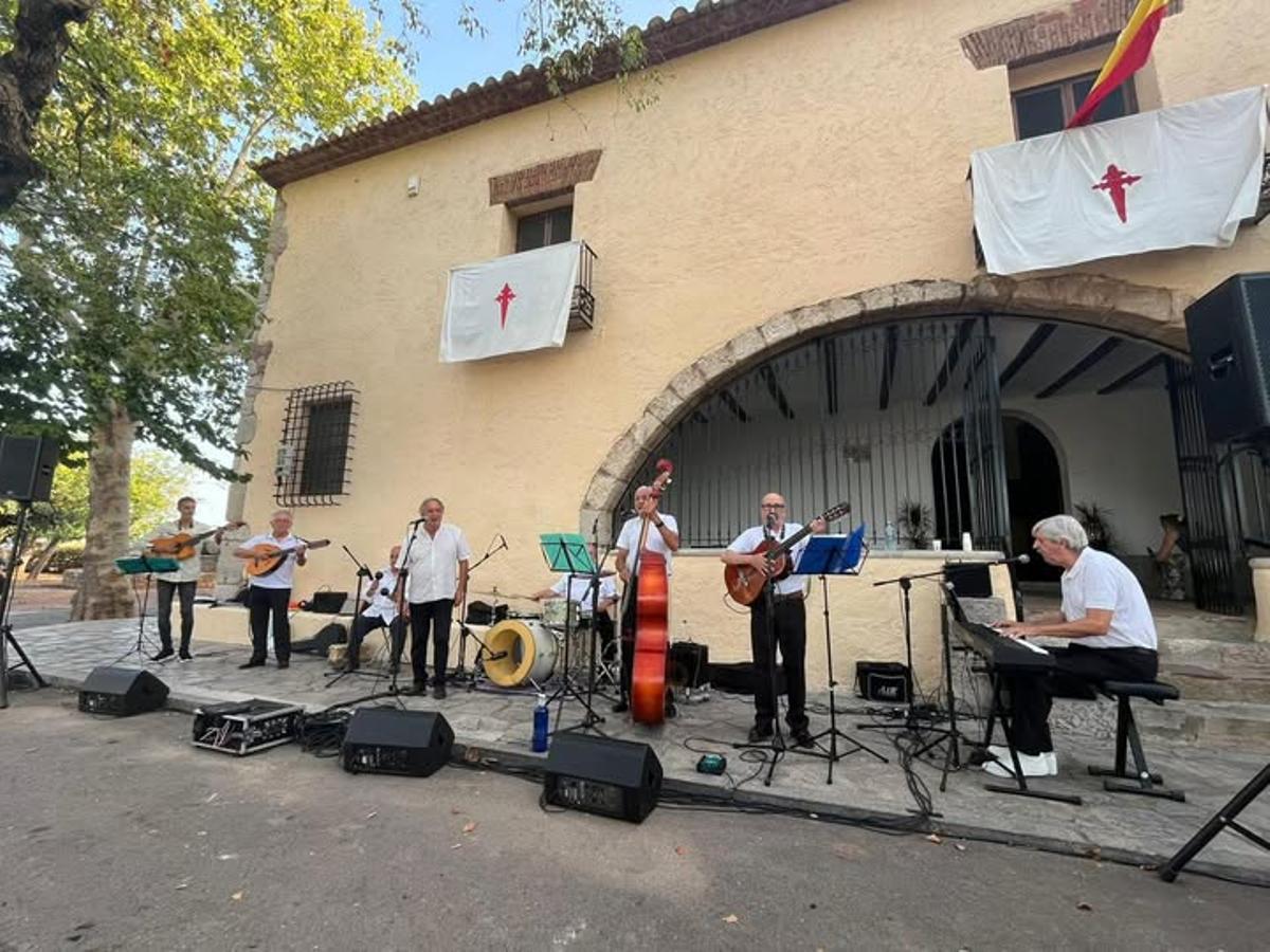 'Els de la Fileta' en una actuación en la ermita de Sant Jaume de Fadrell.