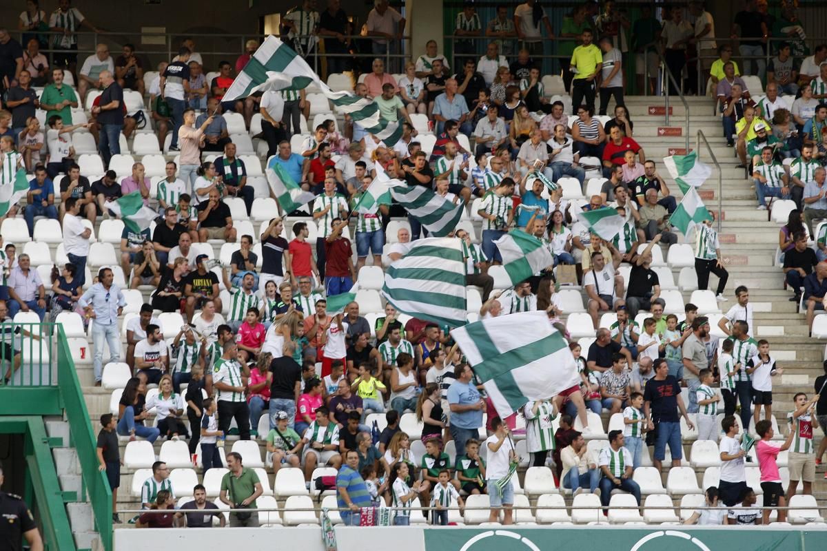 La afición cordobesista en el partido contra el Alarcón