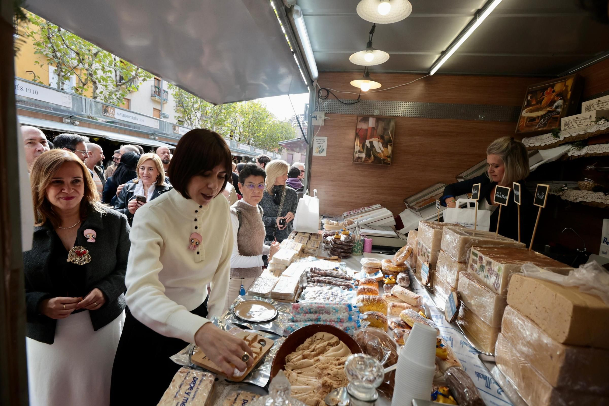 Inaugurada la feria de Navidad de Xixona
