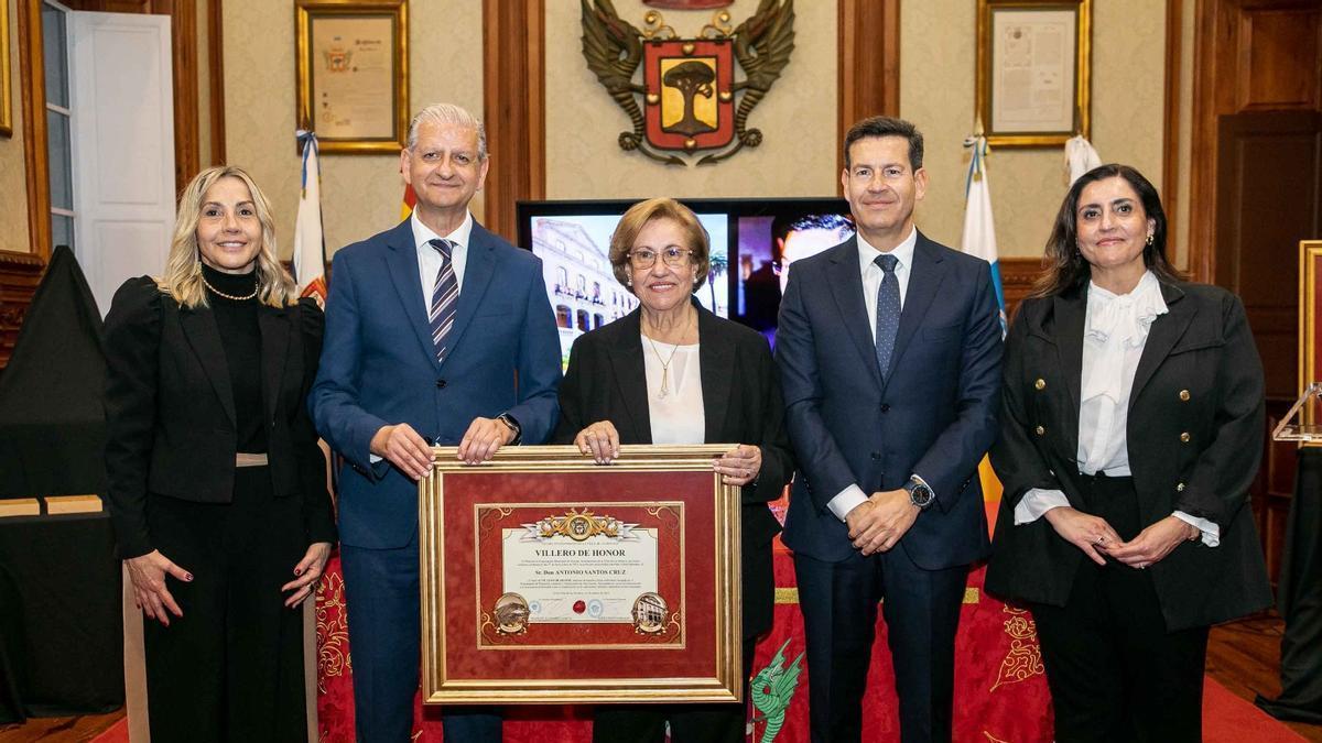 El acto de reconocimiento a Antonio Santos como villero de honor