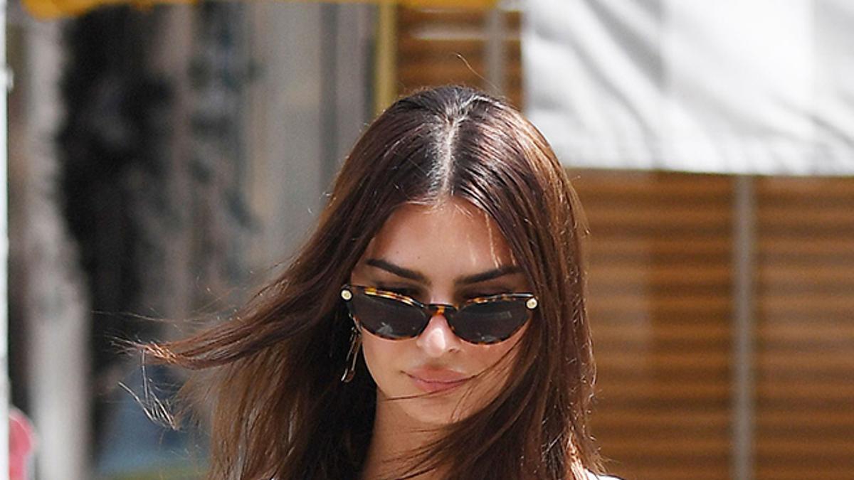 Emily Ratajkowski, de blanco por Nueva York