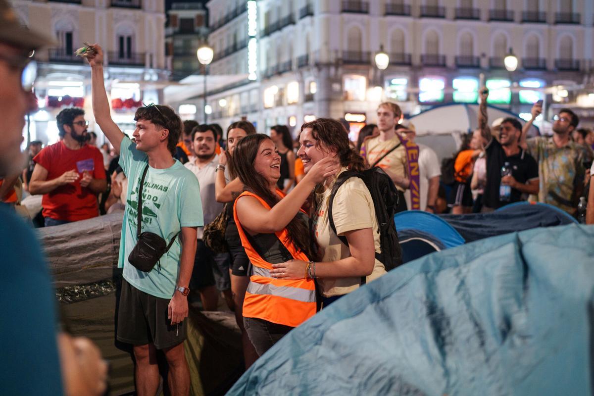 Acampada en la Puerta del Sol para reclamar la aprobación del 'decreto Maricarmen'. Acampada en la Puerta del Sol para reclamar la aprobación del 'decreto Maricarmen'.