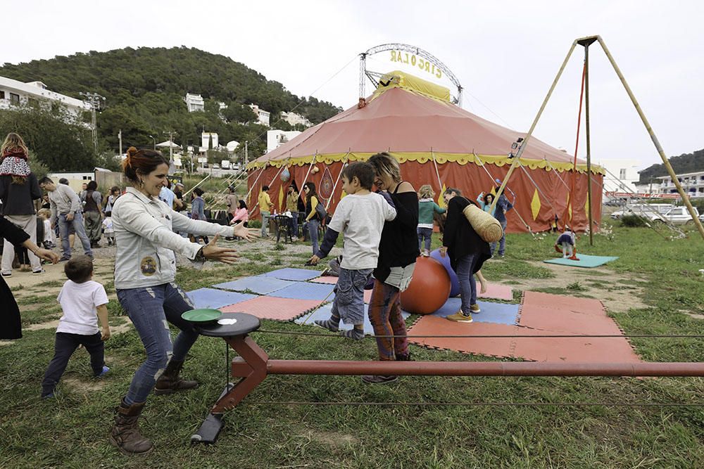 Lluvia de pelotas, mazas y diábolos en la carpa de Circolar