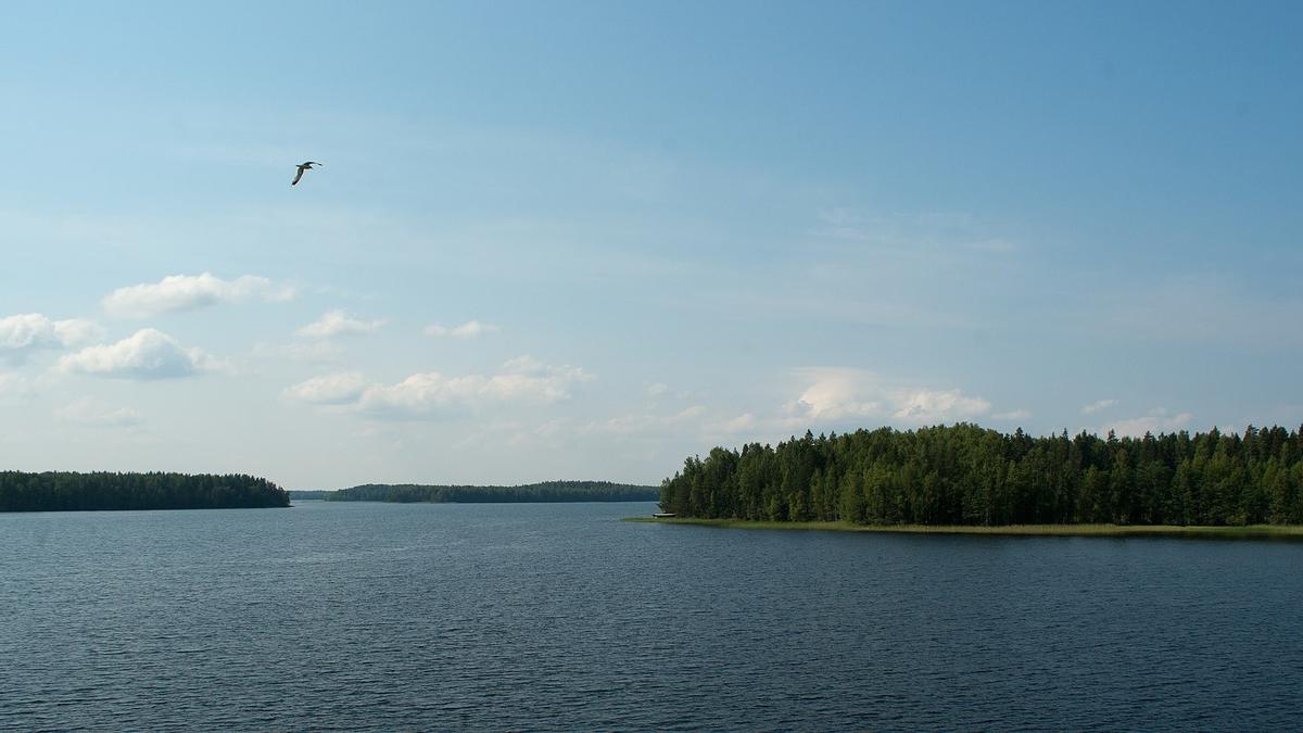 El gran lago Suontee en Finlandia.