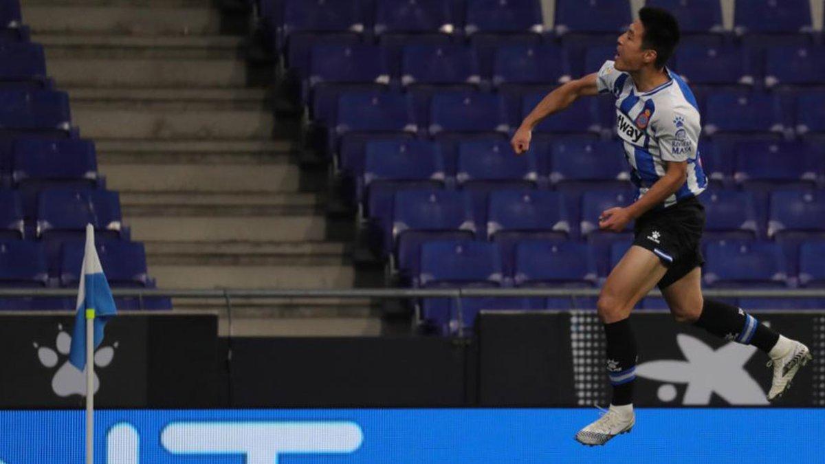 Wu Lei anotó un gol ante el Sporting