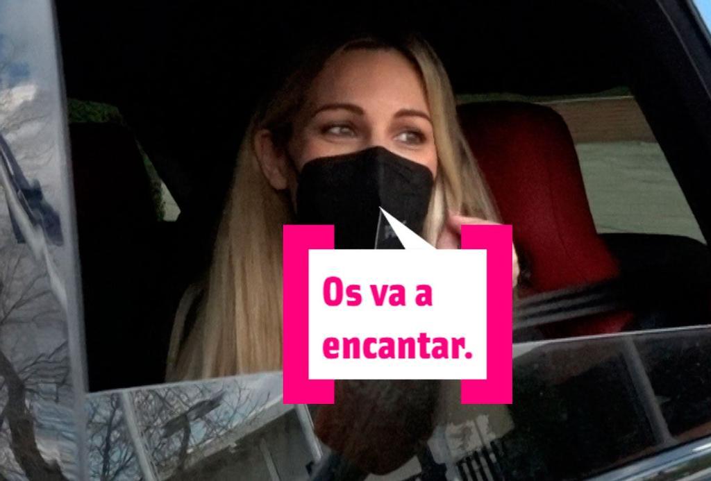 Edurne en el coche a la salida de la maternidad