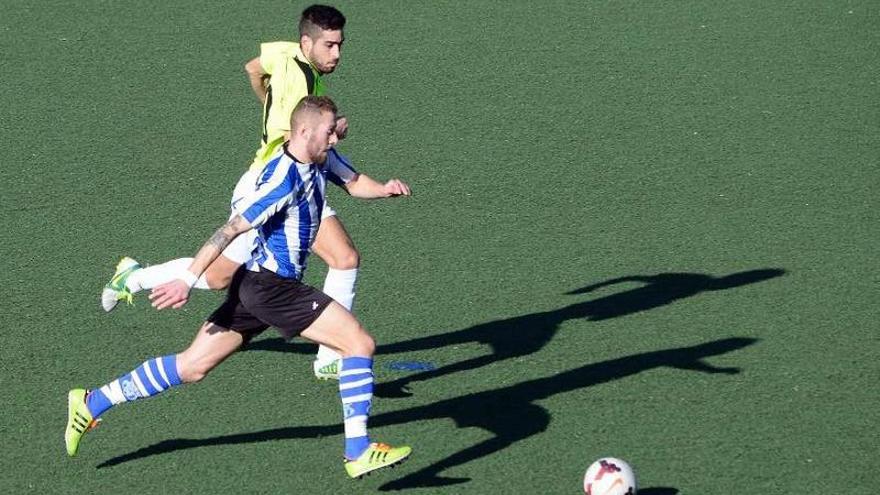 Adri en una acción de la pasada temporada con el Rápido Bahía.