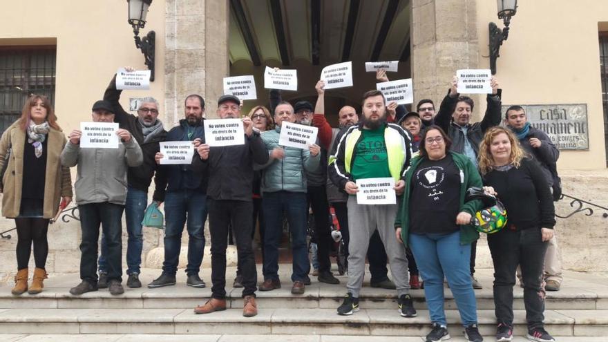 Colectivos a favor del centro, el día del pleno del 8 de marzo