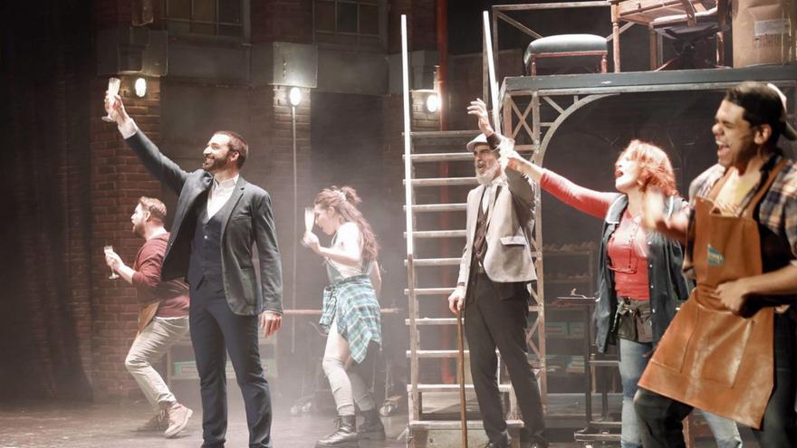 Artistas, ayer, el escenario del Palacio Valdés con «Kinky Boots». | MARA VILLAMUZA/ MIKI LÓPEZ