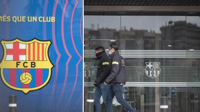 Agents dels Mossos en el Camp Nou.