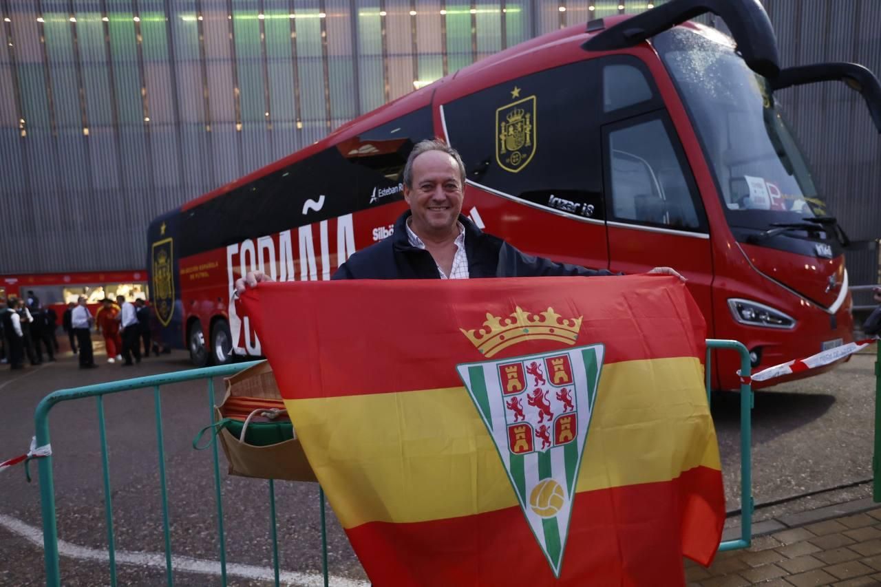 El apoyo de la afición cordobesa a la selección española, en imágenes