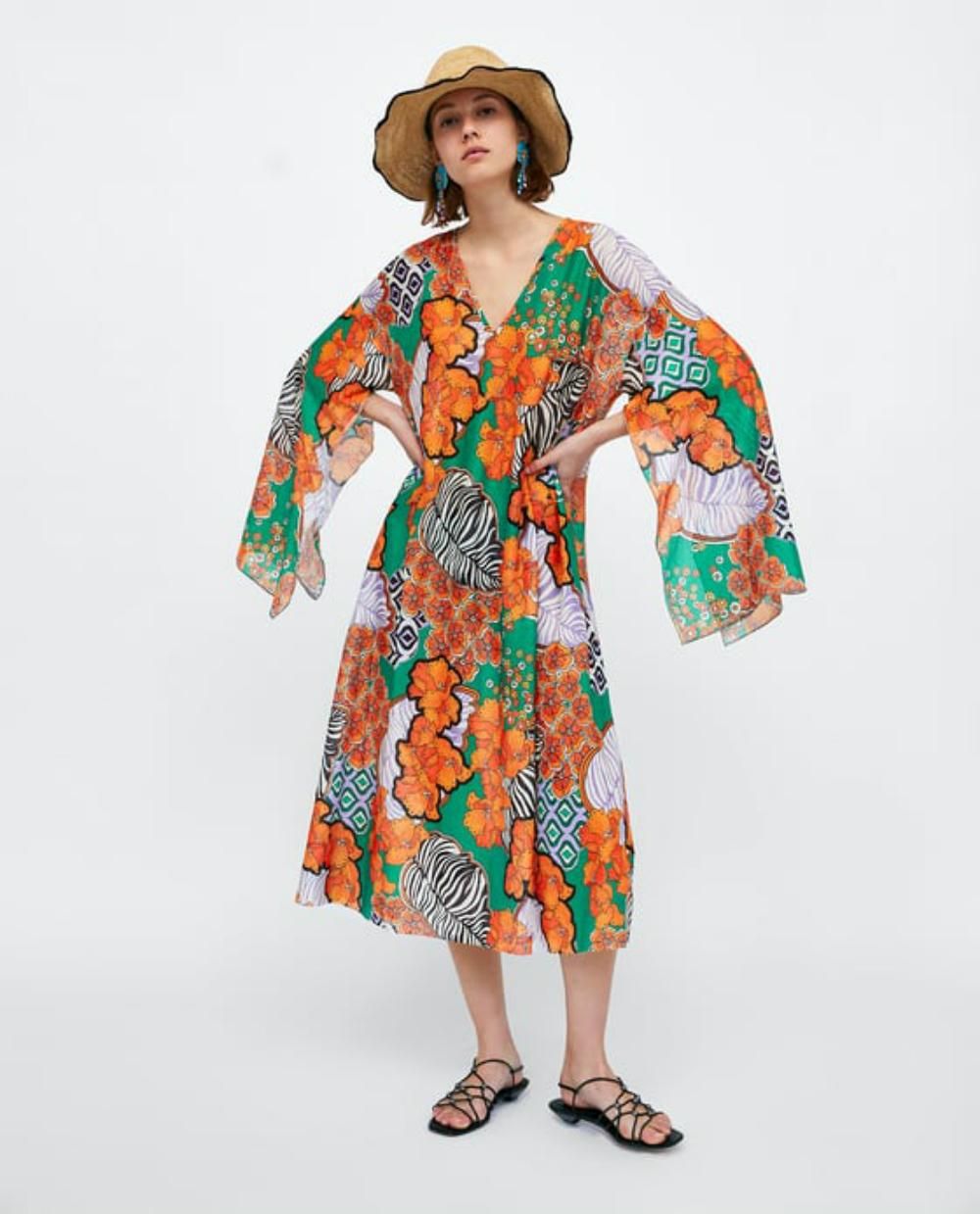 Vestido con estampado retro, de Zara