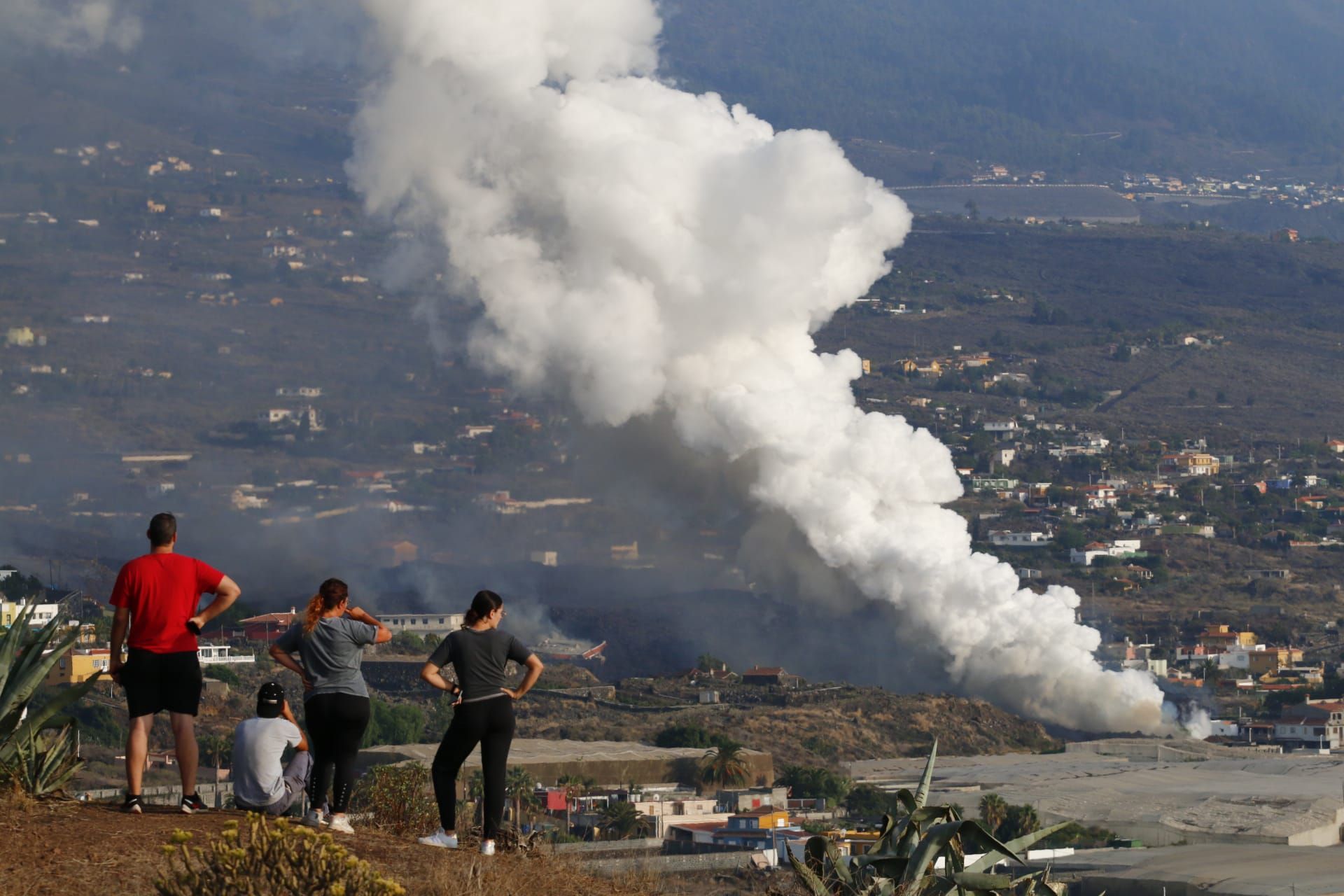 Erupción en La Palma: La lava atraviesa Todoque y se aproxima al mar