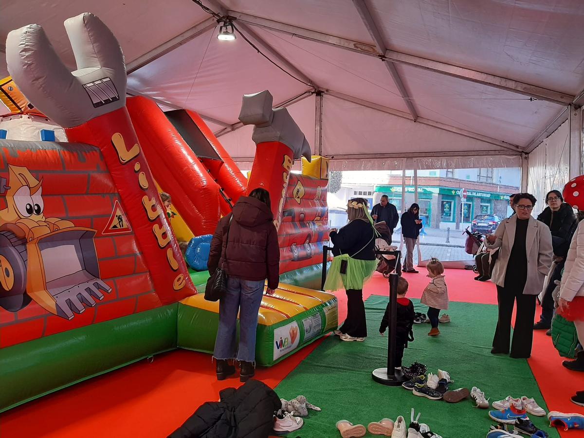 Los niños de Llanera inauguran el Antroxu por todo lo alto: el primer día de actividades, en imágenes