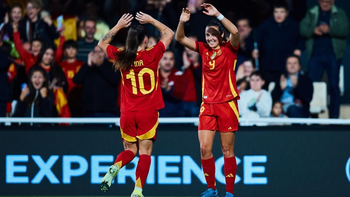 Las jugadores de España celebran uno de los goles ante Corea.