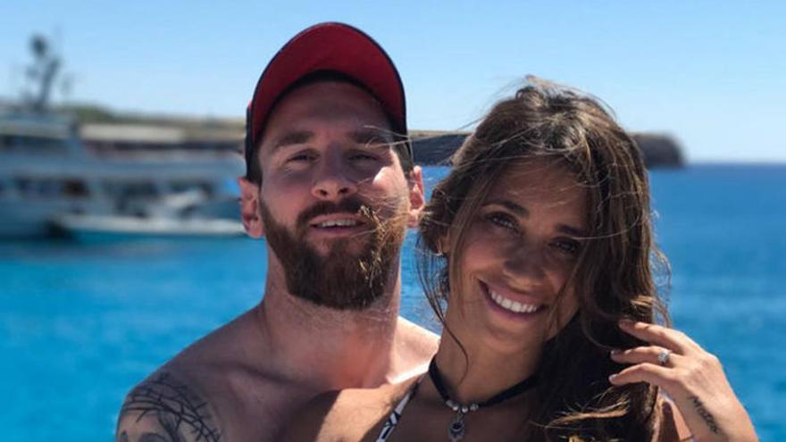 Messi y Antonella disfrutando de Ibiza.