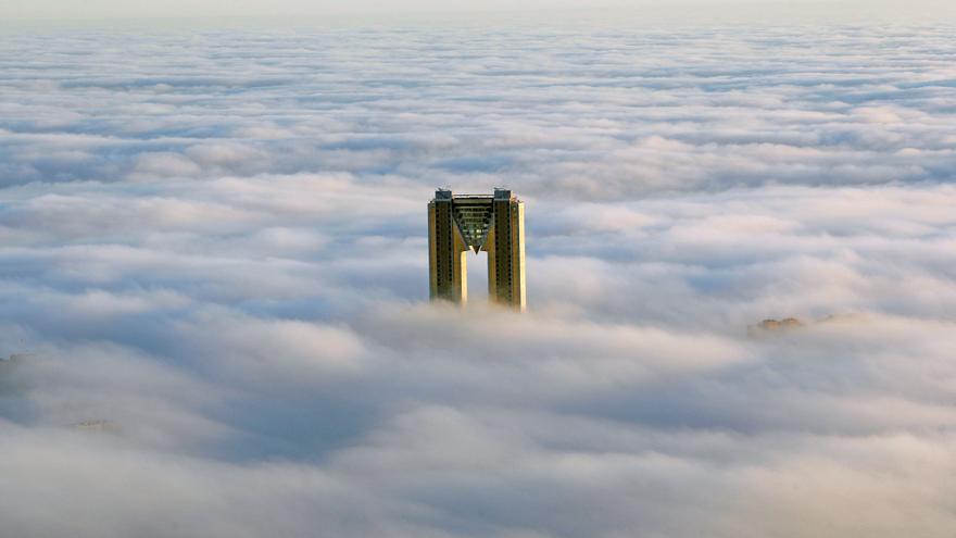 La niebla cubre Benidorm