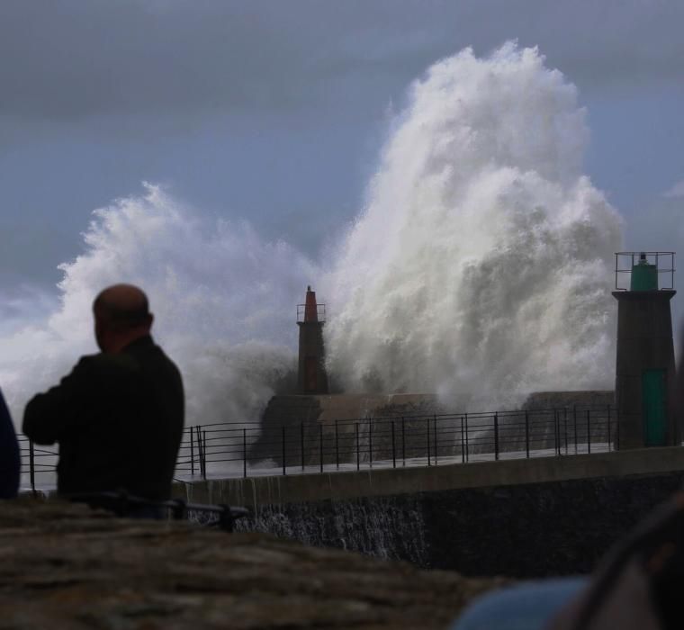 Temporal de olas en Viavélez