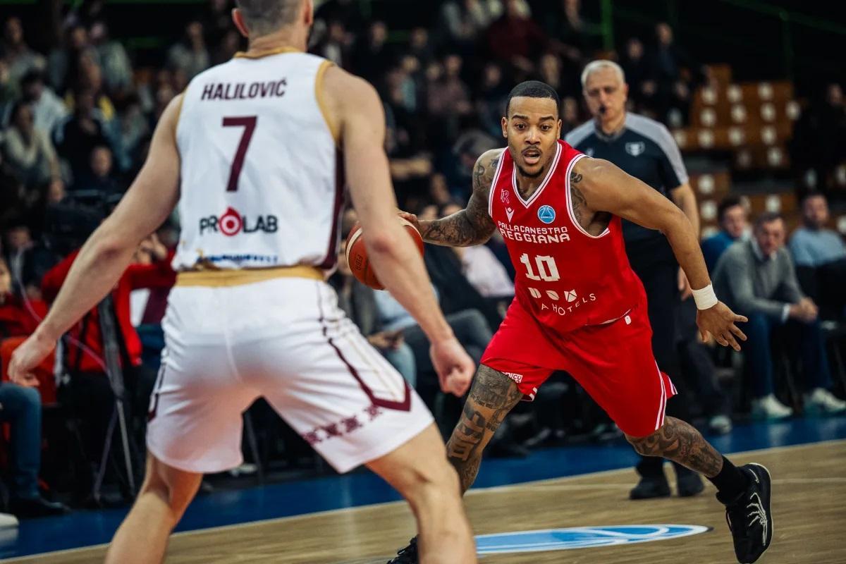 Troy Caupain, en un partido con el Reggio Emilia en la FIBA Europe Cup