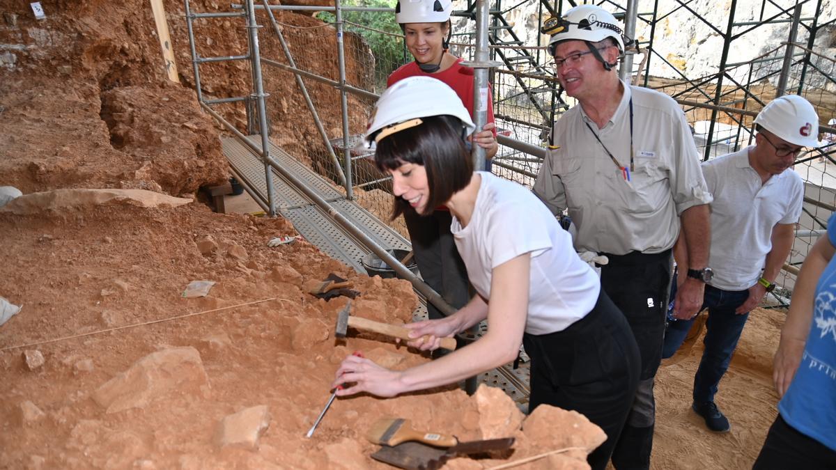 La ministra de Ciencia e Innovación, Diana Morant, visita los yacimientos de la sierra de Atapuerca