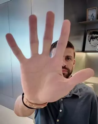 Piqué se burla de la la manita del cartel de la UD Las Palmas: "Pues parece que al final no"