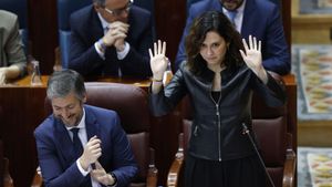 MADRID, 14/05/2025.- La presidenta de la Comunidad de Madrid, Isabel Díaz Ayuso (d), interviene durante el pleno de la Asamblea en Madrid, este miércoles. EFE/ Mariscal
