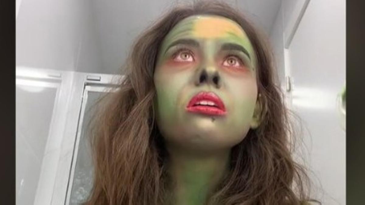 Maquillaje fallico de una TikToker