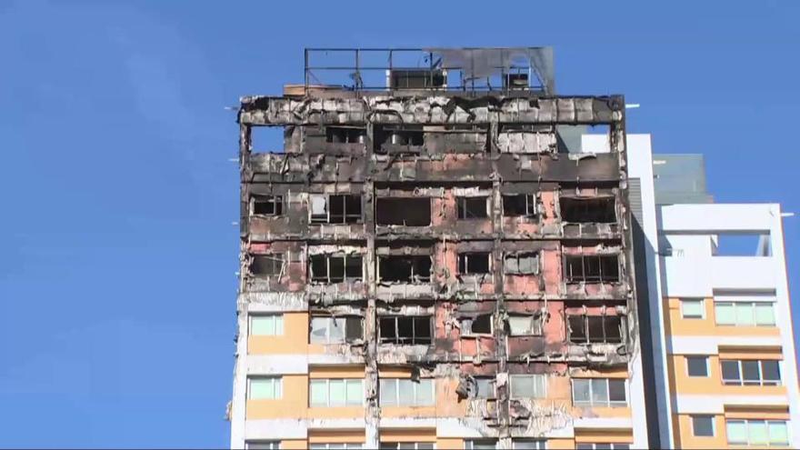 Extinguido un incendio, producido de madrugada, en un edificio de viviendas en Hortaleza