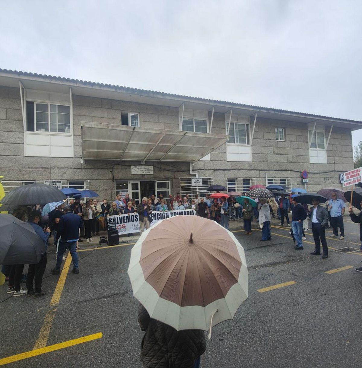 La protesta moañesa, bajo la lluvia. | G. Núñez