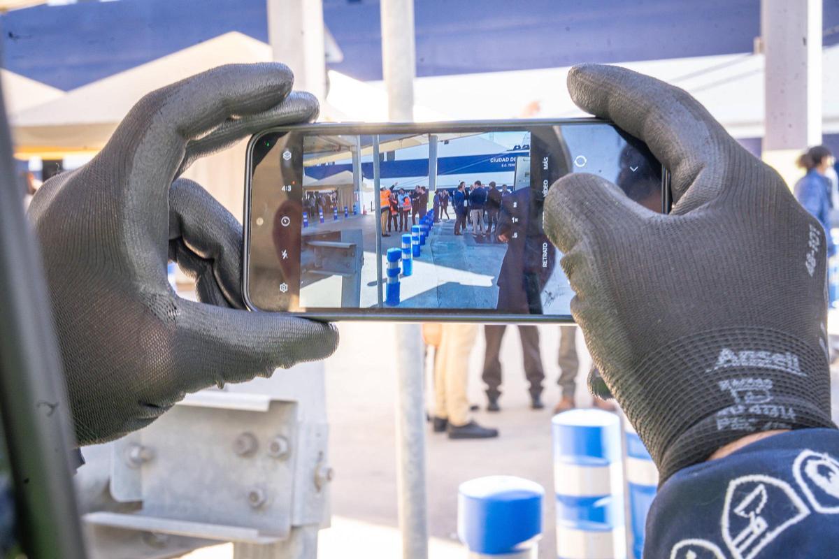 El Port de Barcelona estrena la conexión eléctrica de la terminal de ferris de Grimaldi