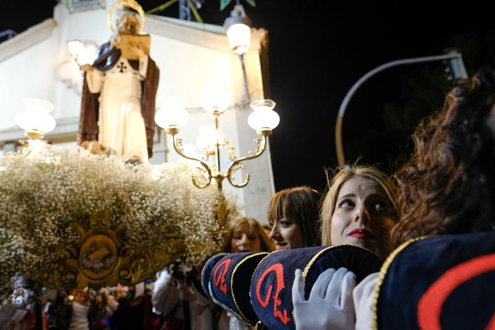 Miles de devotos festeros acompañaron al santo anacoreta en la sobria y tradicional Procesión