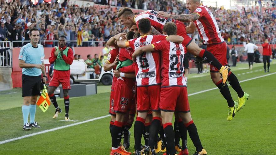 Els jugadors del Girona celebrant un gol a Montilivi.