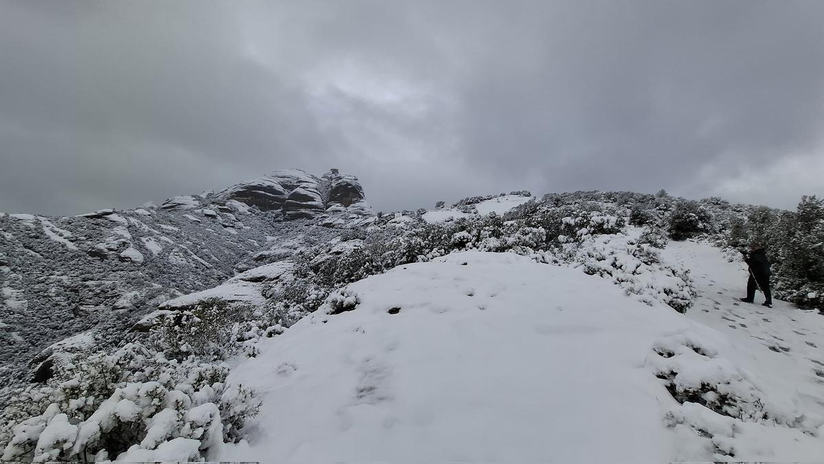 Montserrat, cubierto de nieve.