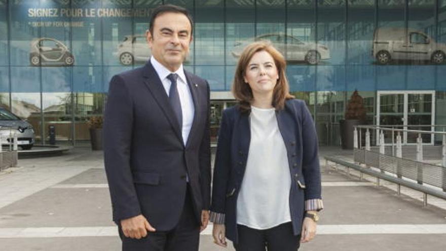 Santamaría, con Carlos Ghosn, en París.
