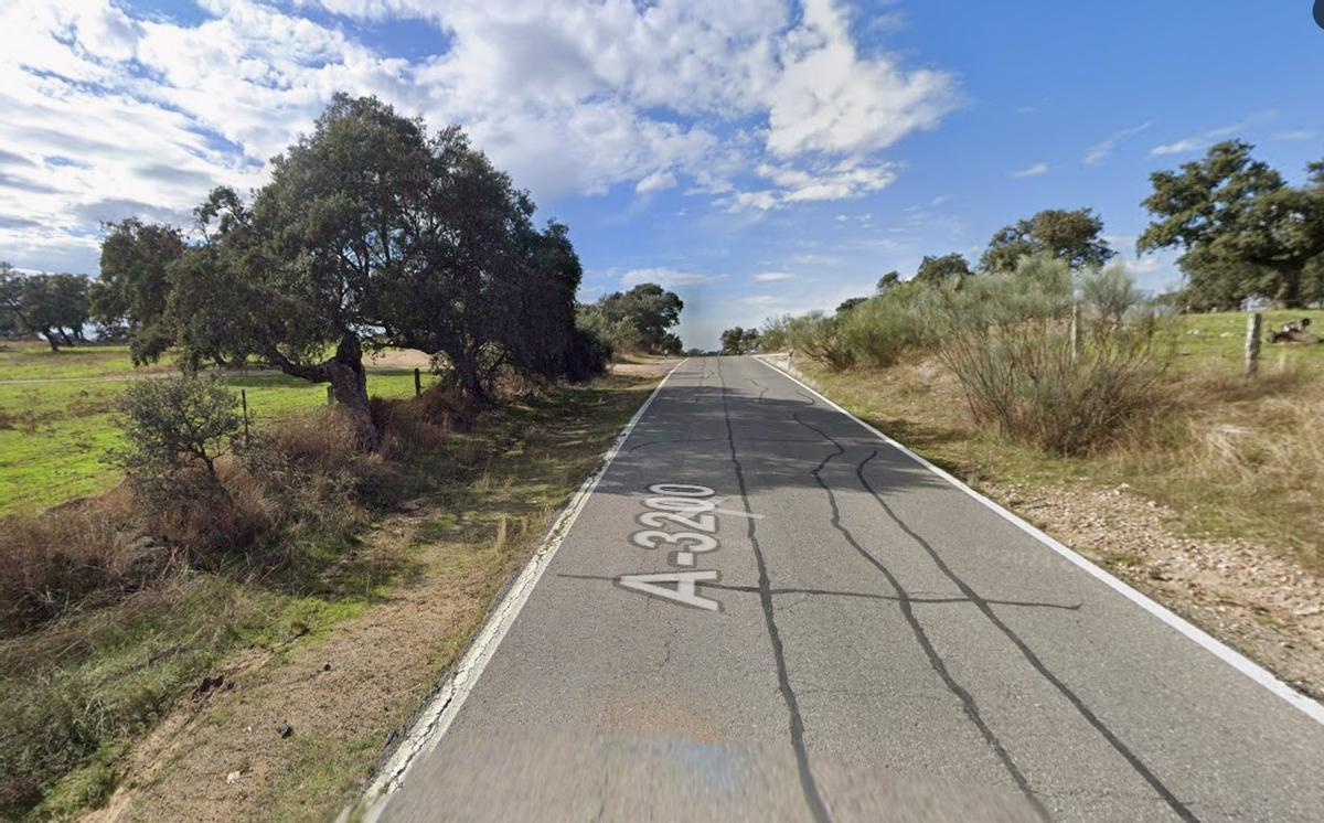 Carretera A-3200 en el término de Torrecampo, donde se ha encontrado fallecido al ciclista.