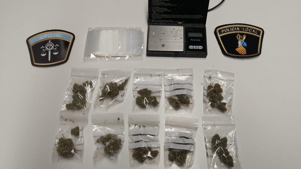 La Policía de Silla detiene a un joven de 21 años con diez bolsas de marihuana