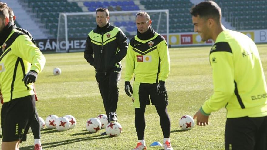 Josico, esta mañana junto a Nino, durante el entrenamiento matinal celebrado en el Martínez Valero