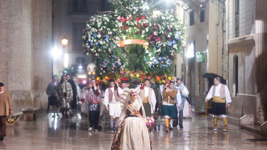 Falleras Mayores en la Ofrenda 2025. Día 18 (2/3)