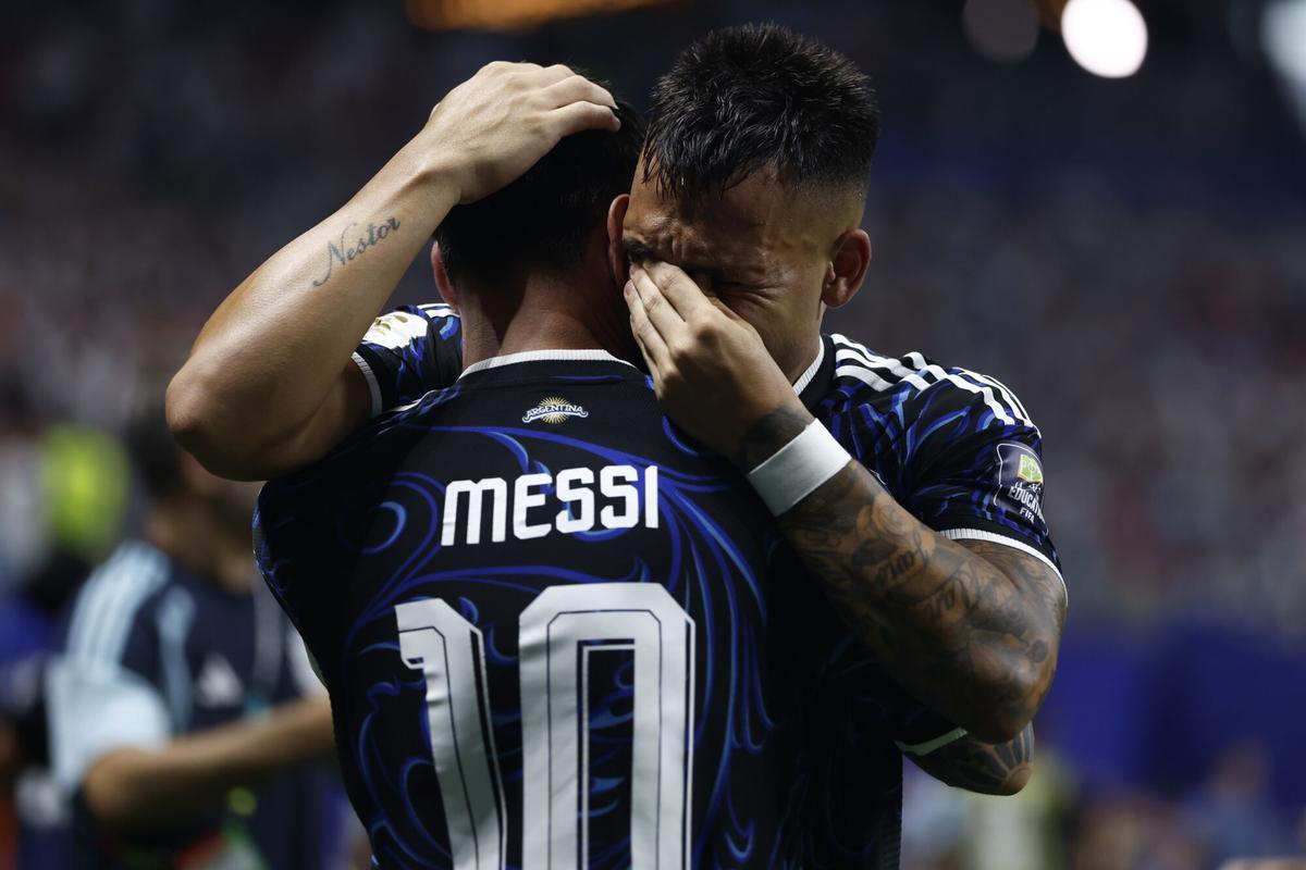 Lautaro celebra su milagroso gol con Messi