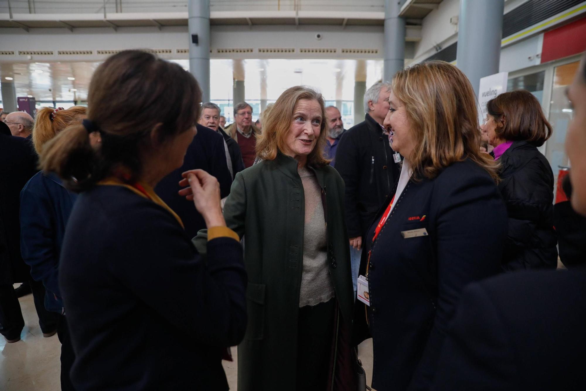 EN IMÁGENES: El homenaje a "Angelín, el de Iberia" en el aeropuerto de Asturias