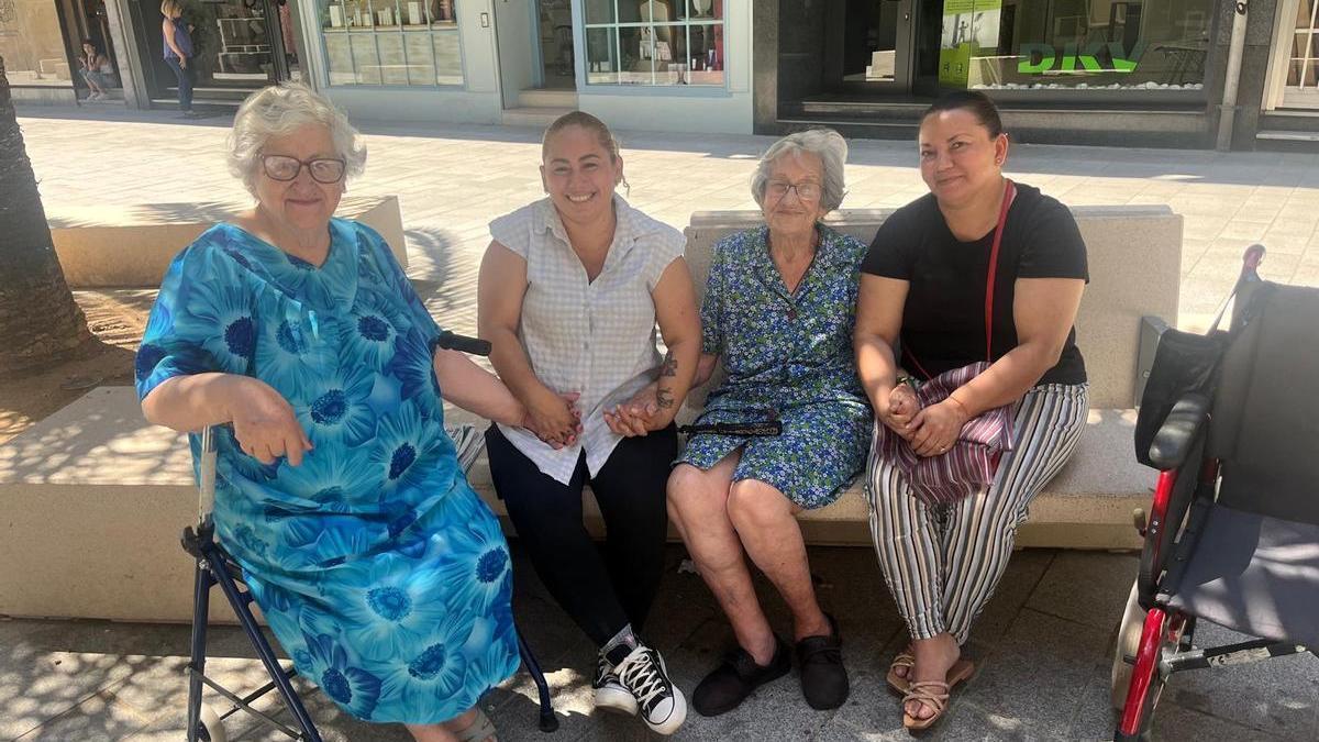 María Fernanda, María Elena, Fermina y Luz Verónica, a la sombra este viernes.
