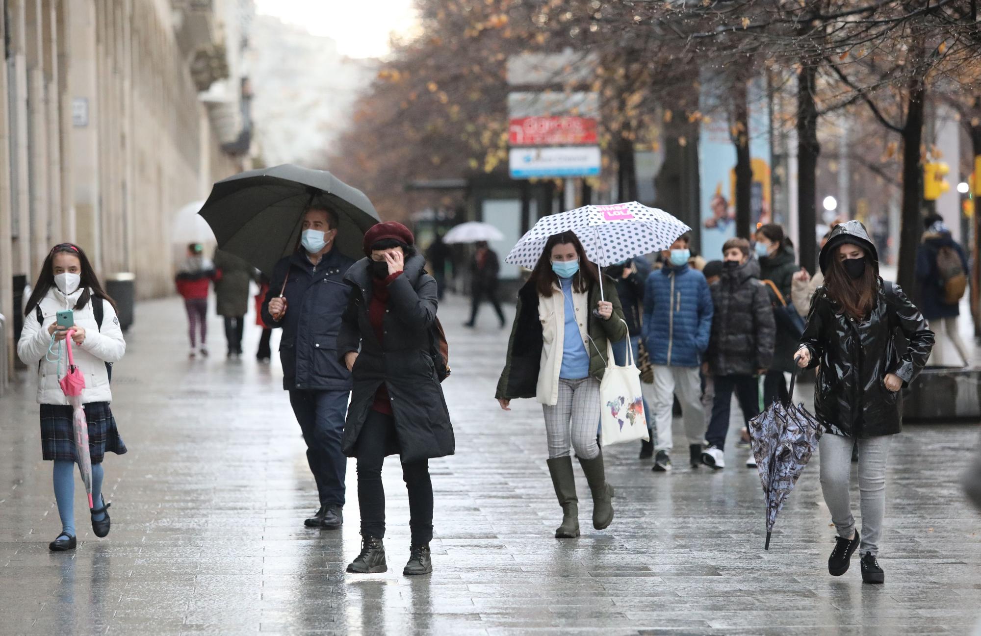 Día de lluvia persistente en Zaragoza